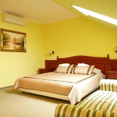 Hotel Zajazd Sokol Nienadówka Esterno foto