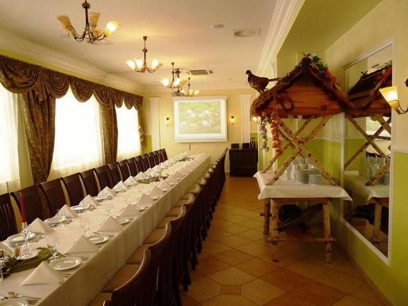 Hotel Zajazd Sokol Nienadówka Esterno foto