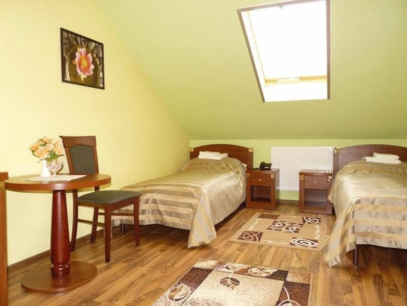 Hotel Zajazd Sokol Nienadówka Esterno foto