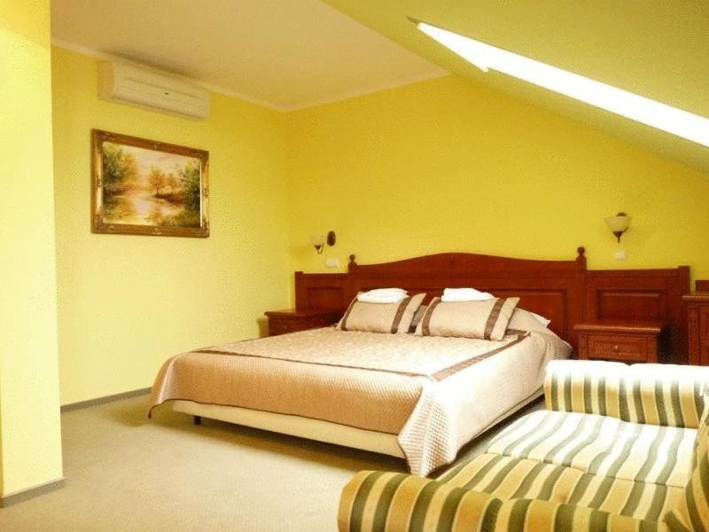 Hotel Zajazd Sokol Nienadówka Esterno foto